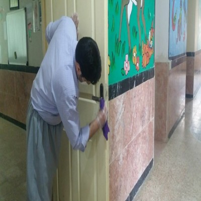 تلاش‌های بی‌وقفه خدمتگزاران و سرایداران مدارس برای مقابله با کرونا