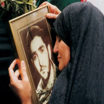عکسی از مادر یک شهید که جهانی شد