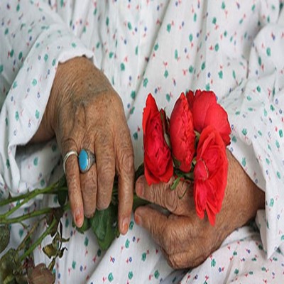 تقدیم حال خوش نوجوانان لارستانی به یک سالمند