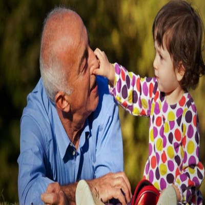 چه کسی رابطه پدربزرگ، مادربزرگ‌ها و نوه‌هایشان را شکراب می‌کند؟