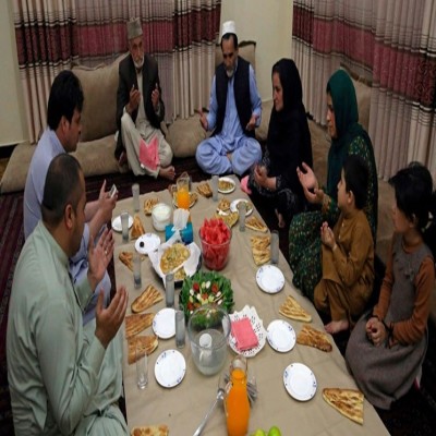 ماه رمضان و فرصت‌های تربیت دینی برای والدین/پدر و مادر خوش‌اخلاق الگوهای موفق فرزندان در دینداری