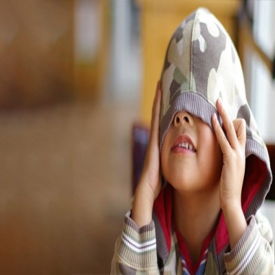 کودکان خجالتی را چطور به جمع وارد کنیم؟/کلیدهای طلایی از بین بردن کم رویی بچه‌ها