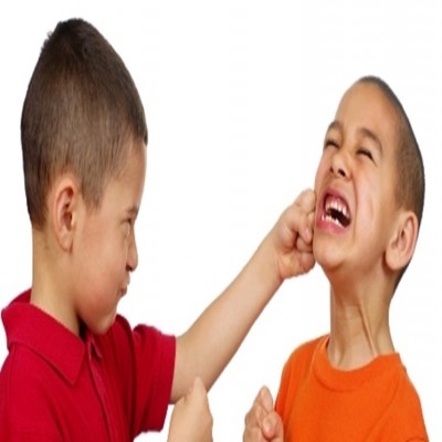کودکم دست بزن دارد!/ با بچه‌هایی که دیگران را می‌زنند چه‌طور رفتار کنیم؟