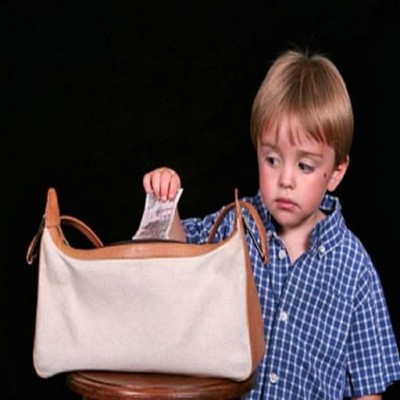 برادرم بدون اجازه از کیفمون پول برمیداره، راه حل چیه؟