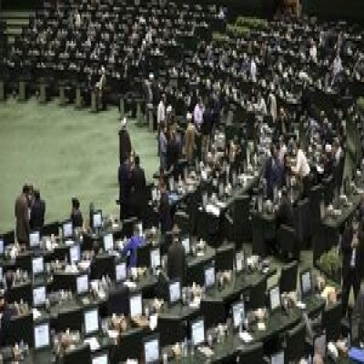 واکنش‌ یک نماینده دیگر به پوشش نامتعارف تیم‌ فوتبال بانوان