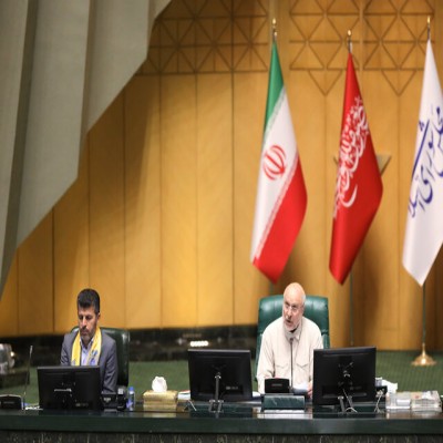 حل مسائل معیشتی مردم و حفظ انسجام مهمترین وظیفه مسئولان است